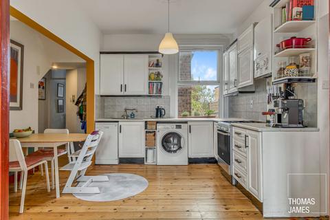 2 bedroom flat for sale, Goring Road, London, N11
