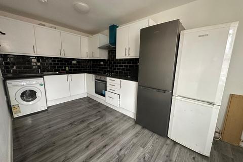 1 bedroom in a house share to rent, Room 1 Barking Road London E16 1EN