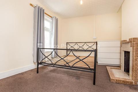 4 bedroom terraced house to rent, London E3