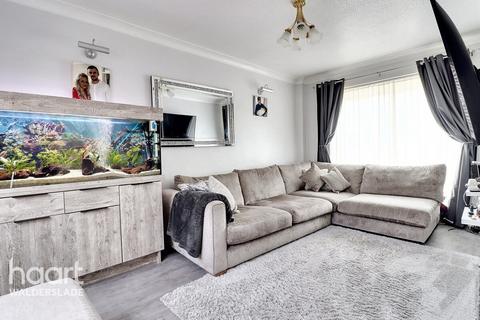 3 bedroom terraced house for sale, Defiant Close, Chatham