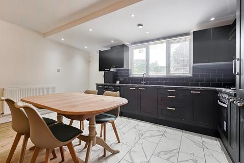 5 bedroom terraced house to rent, Meadow Close, Barnet EN5