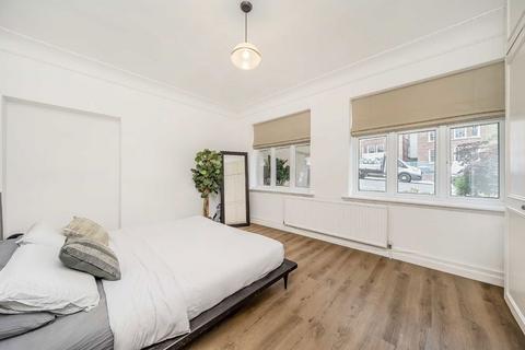 2 bedroom flat to rent, West Heath Road, London NW3