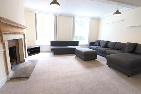 3 bedroom maisonette to rent, Deanery Place, Exeter