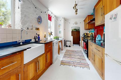 4 bedroom end of terrace house for sale, Wakeham, Portland
