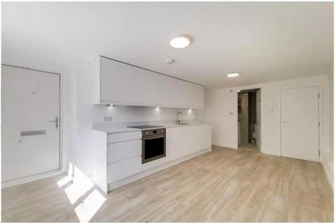 Studio to rent, Finchley Road, London NW11