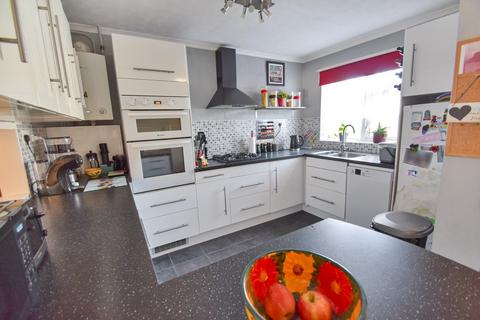 3 bedroom end of terrace house for sale, Courtfield Avenue, Lordswood, Chatham, ME5