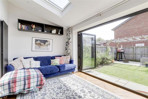 4 bedroom semi-detached house for sale, Autumn Way, Beeston NG9