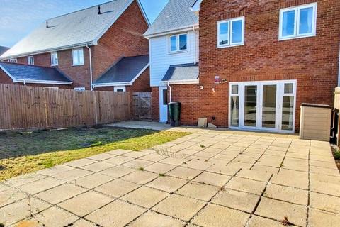 4 bedroom semi-detached house to rent, Manley Boulevard, Maidstone