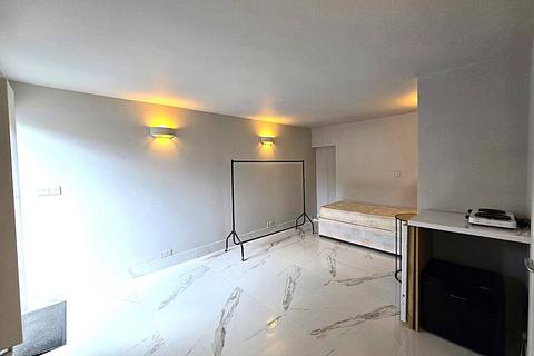 Studio to rent, Bridge Lane, London, NW11