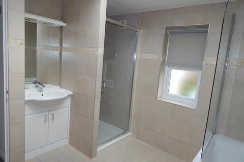 4 bedroom semi-detached house to rent, Marlborough Road, Romford RM7