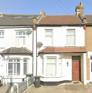4 bedroom terraced house to rent, Hunter Road, Ilford IG1