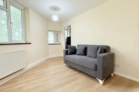 2 bedroom flat to rent, London SE18