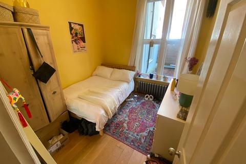 3 bedroom flat to rent, Efe House,  Highbury Grove, London