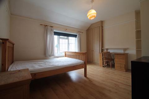 4 bedroom semi-detached house to rent, Walford Road, Uxbridge, UB8