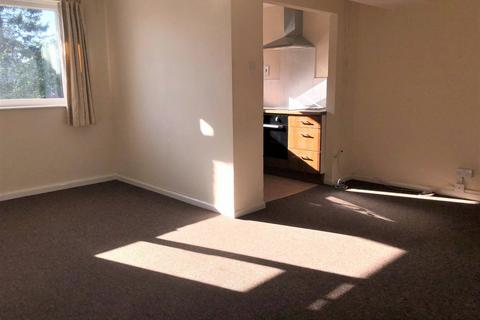 2 bedroom flat to rent, North Road, Dibden Purlieu