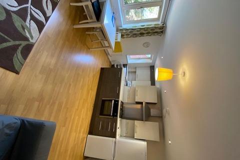 2 bedroom apartment to rent, Kilby Mews