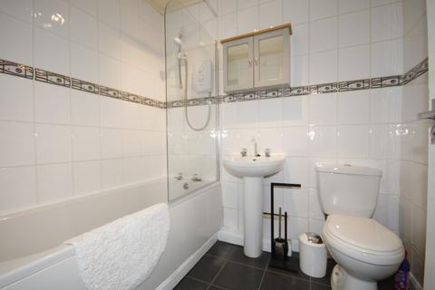 2 bedroom flat to rent, Springburn Way, Springburn, Glasgow, G21