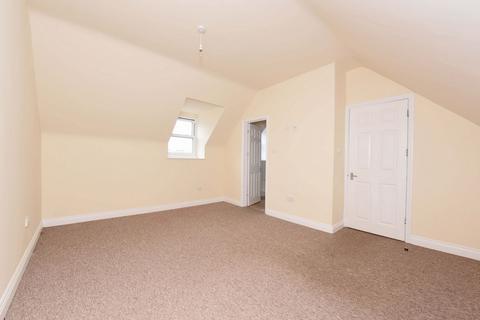 2 bedroom apartment to rent, Lynchford Road, Farnborough, GU14