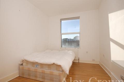 2 bedroom flat to rent, Mackenzie Road, Caledonian Road
