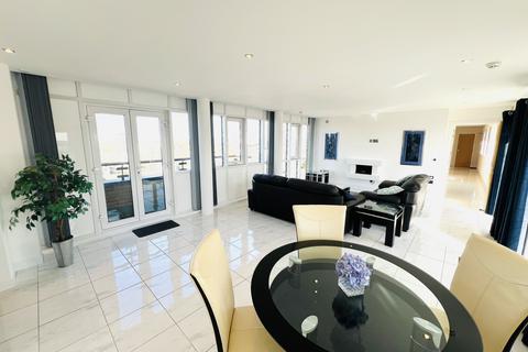 2 bedroom penthouse to rent, Oceana Boulevard, Lower Canal Walk, Southampton, SO14