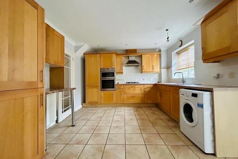 4 bedroom detached house to rent, Levens Hall Drive, Westcroft