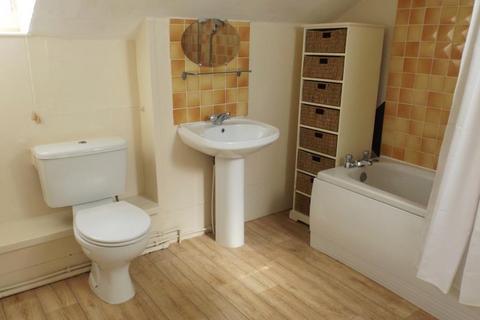 3 bedroom flat to rent, Wokingham Road,  Crowthorne,  RG45