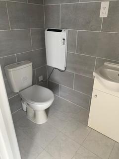 Studio to rent, Stoke Newington High Street  N16 7PB