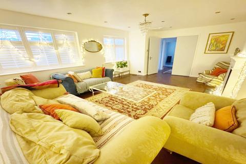 4 bedroom detached house to rent, York Close, Kings Langley, WD4