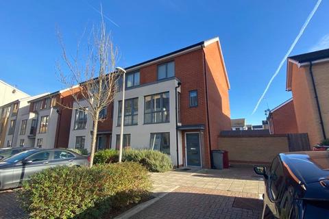 4 bedroom townhouse to rent, Drake Way, Reading, Berkshire, RG2